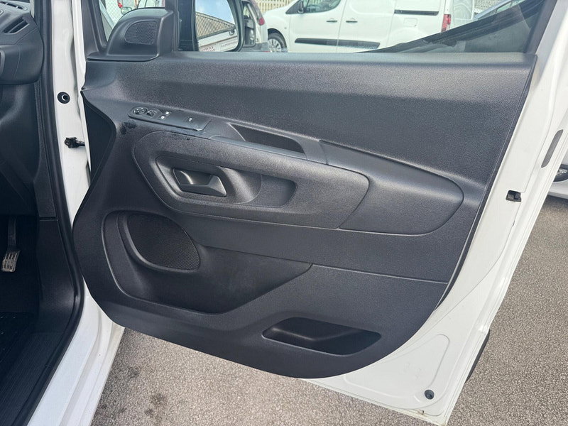 Vauxhall Combo 1.5 Turbo D 2300 Sportive L2 H1 Euro 6 (s/s) 4dr 4dr Manual 2026