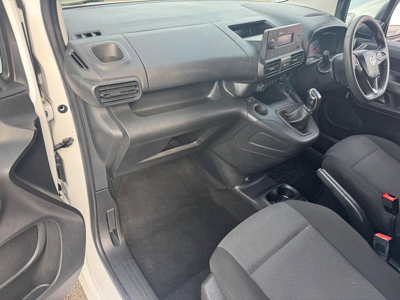 Vauxhall Combo 1.5 Turbo D 2300 Sportive L2 H1 Euro 6 (s/s) 4dr 4dr Manual 2026