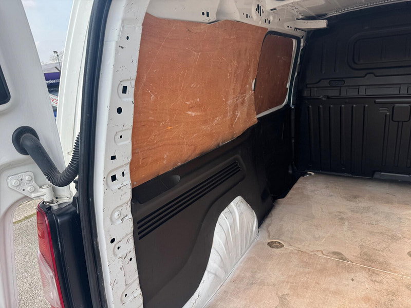 Vauxhall Combo 1.5 Turbo D 2300 Sportive L2 H1 Euro 6 (s/s) 4dr 4dr Manual 2026