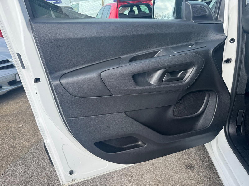 Vauxhall Combo 1.5 Turbo D 2300 Sportive L2 H1 Euro 6 (s/s) 4dr 4dr Manual 2026