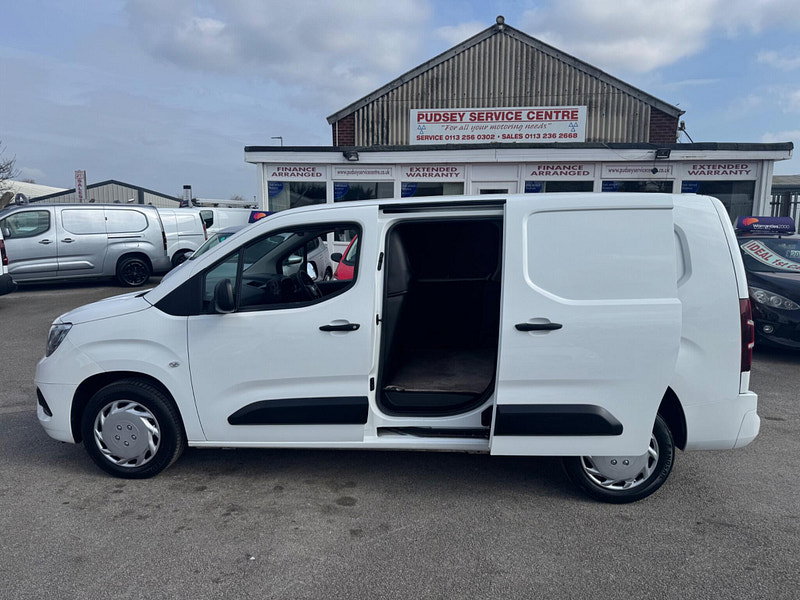 Vauxhall Combo 1.5 Turbo D 2300 Sportive L2 H1 Euro 6 (s/s) 4dr 4dr Manual 2026