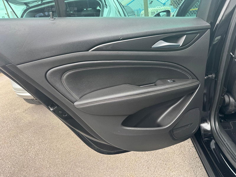 Vauxhall Insignia 2.0 Turbo D BlueInjection SRi Nav Sports Tourer Auto Euro 6 (s/s) 5dr 5dr Automatic 2025