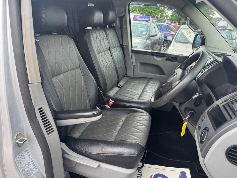 Volkswagen Campervan 2.5 TDi T30 SE Auto L3 H1 4dr Automatic 2026