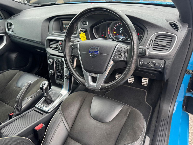 Volvo V40 2.0 T2 R-Design Euro 6 (s/s) 5dr 5dr Manual 2025