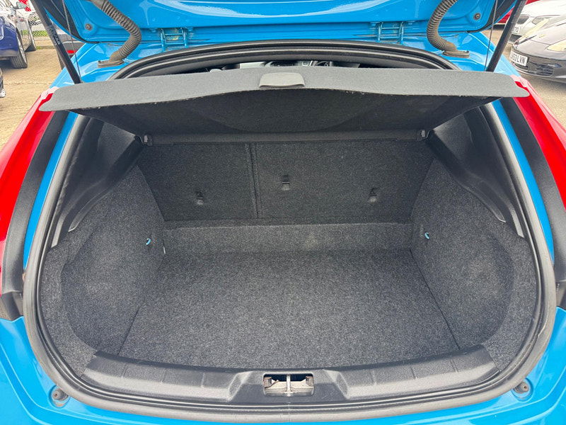 Volvo V40 2.0 T2 R-Design Euro 6 (s/s) 5dr 5dr Manual 2025