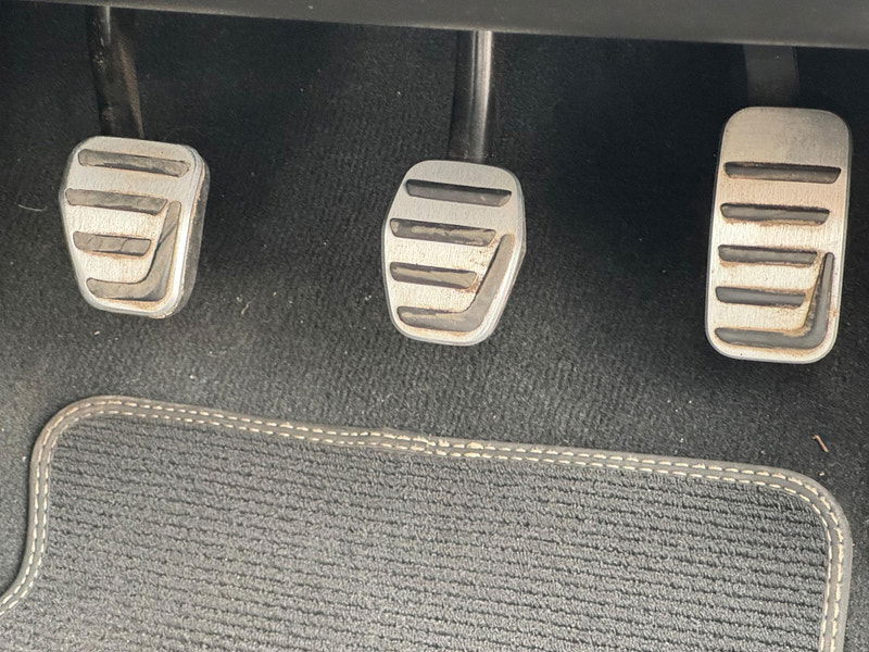 Volvo V40 2.0 T2 R-Design Euro 6 (s/s) 5dr 5dr Manual 2025