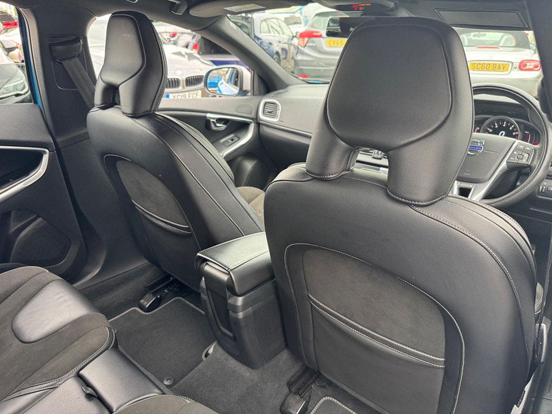 Volvo V40 2.0 T2 R-Design Euro 6 (s/s) 5dr 5dr Manual 2025