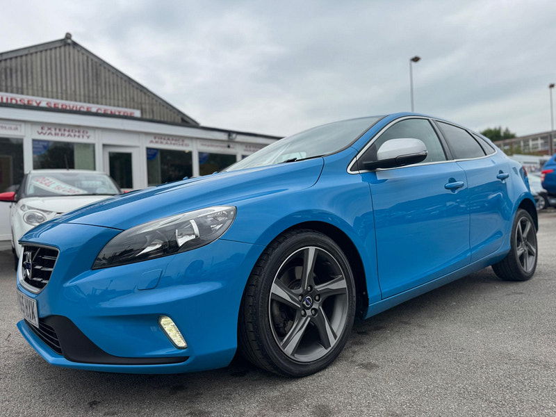Volvo V40 2.0 T2 R-Design Euro 6 (s/s) 5dr 5dr Manual 2025