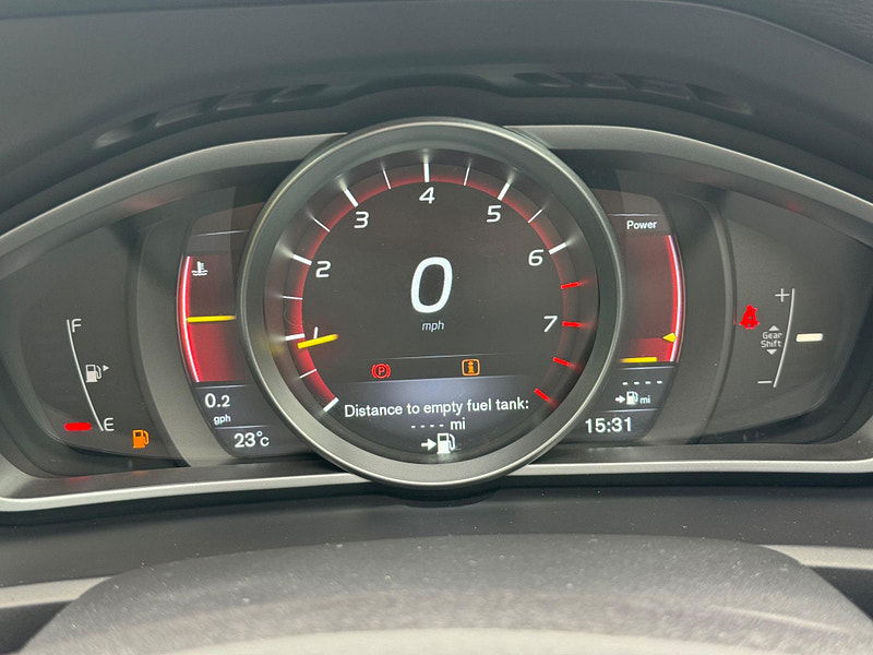 Volvo V40 2.0 T2 R-Design Euro 6 (s/s) 5dr 5dr Manual 2025