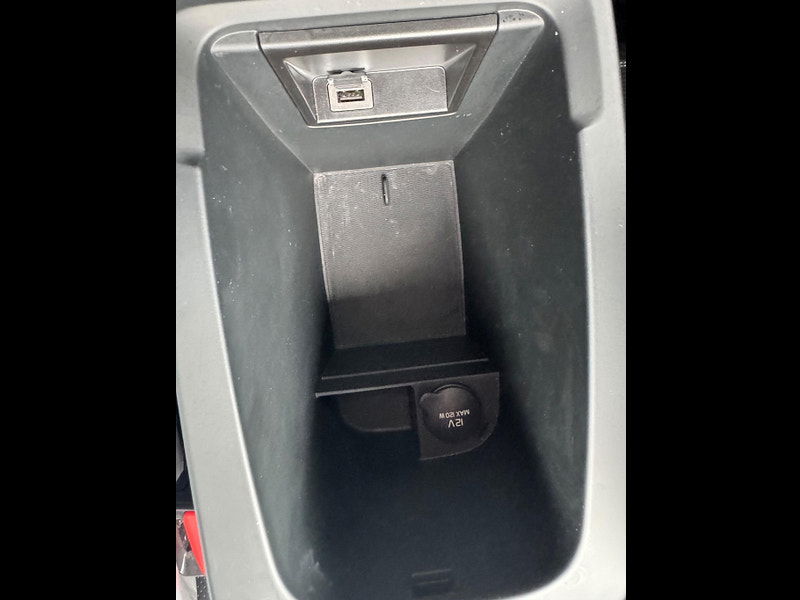 Volvo V40 2.0 T2 R-Design Euro 6 (s/s) 5dr 5dr Manual 2025