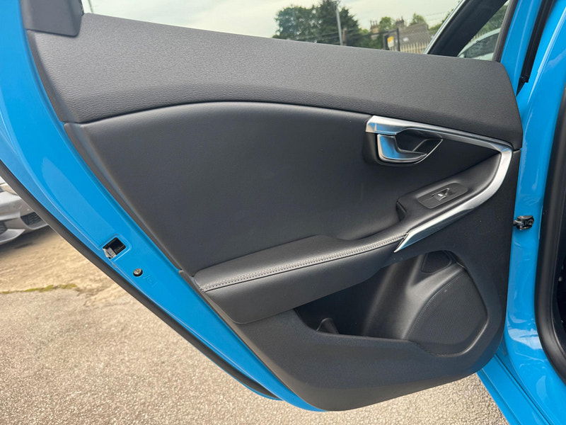 Volvo V40 2.0 T2 R-Design Euro 6 (s/s) 5dr 5dr Manual 2025