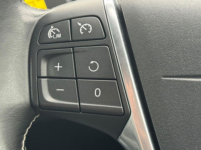 Volvo V40 2.0 T2 R-Design Euro 6 (s/s) 5dr 5dr Manual 2025