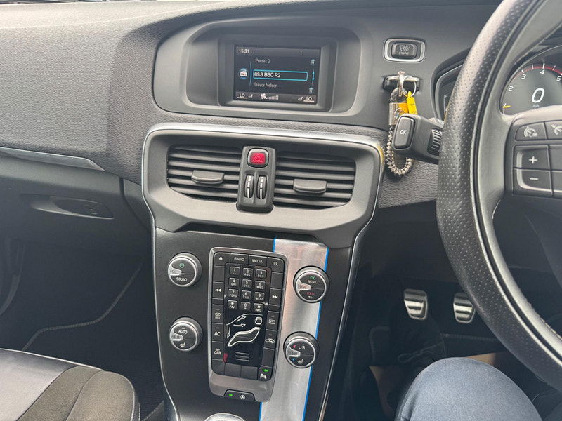 Volvo V40 2.0 T2 R-Design Euro 6 (s/s) 5dr 5dr Manual 2025