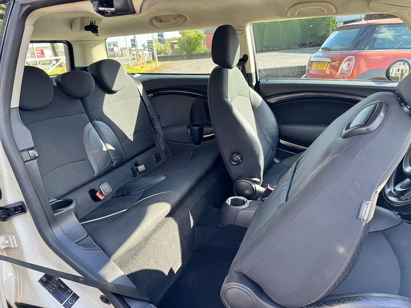 MINI Clubman 1.6 Cooper Euro 5 (s/s) 5dr 5dr Manual 2026