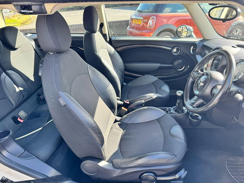 MINI Clubman 1.6 Cooper Euro 5 (s/s) 5dr 5dr Manual 2026