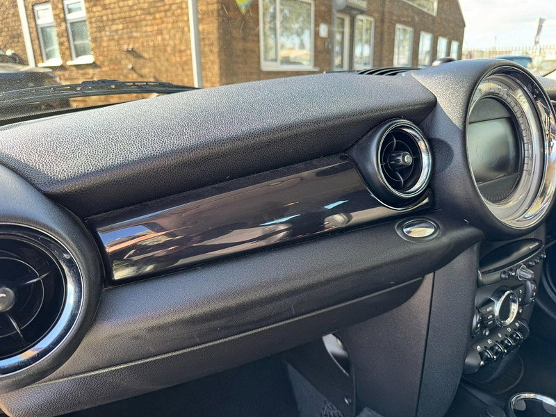 MINI Clubman 1.6 Cooper Euro 5 (s/s) 5dr 5dr Manual 2026