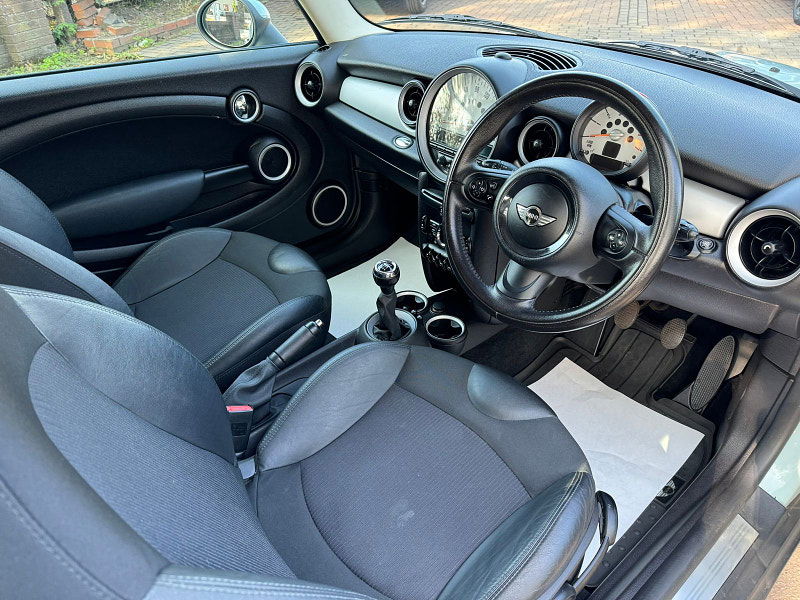 MINI Clubman 1.6L COOPER D CLUBMAN Estate 5dr Diesel Manual Euro 5 (112 bhp) 5dr Manual 2025