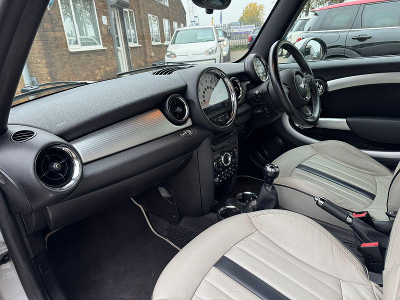 MINI Convertible 1.6L Cooper D Convertible 2dr Diesel Manual Euro 5 (112 bhp) 2dr Manual 2025