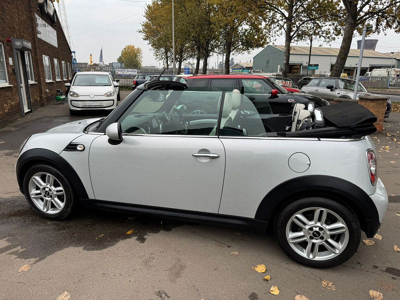 MINI Convertible 1.6L Cooper D Convertible 2dr Diesel Manual Euro 5 (112 bhp) 2dr Manual 2025