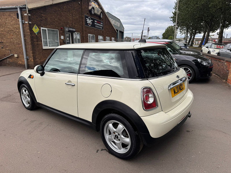 MINI Cooper 1.6 Cooper Hatchback 3dr Petrol Steptronic Euro 4 (120 ps) 3dr Automatic 2026
