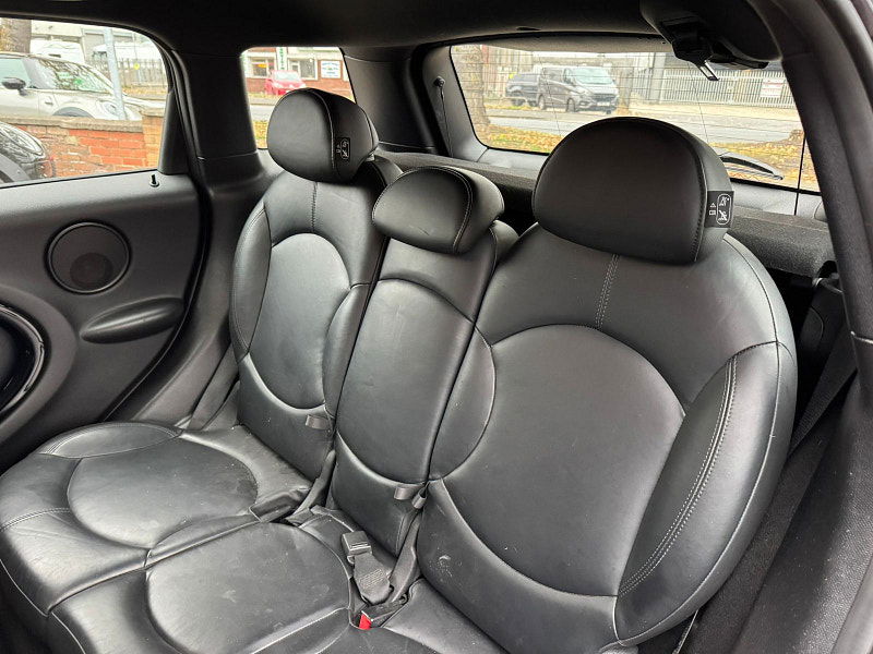 MINI Countryman 1.6L Cooper Business D SUV 5dr Diesel Manual Euro 5 (110 bhp) 5dr Manual 2025