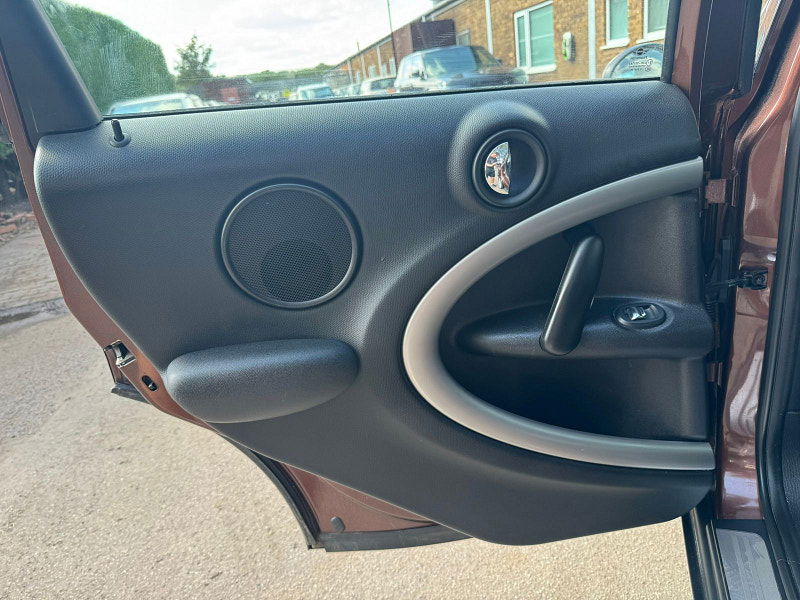 MINI Countryman 2.0L Cooper D Auto SUV 5dr Diesel Automatic Euro 5 (110 bhp) 5dr Automatic 2025