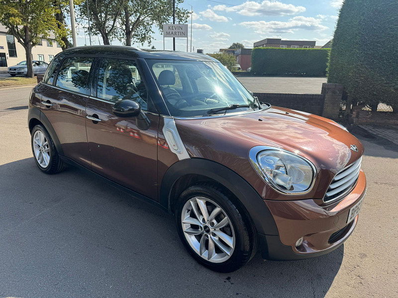 MINI Countryman 2.0L Cooper D Auto SUV 5dr Diesel Automatic Euro 5 (110 bhp) 5dr Automatic 2025