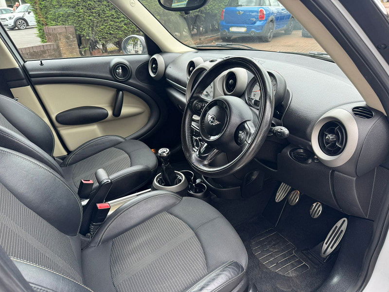 MINI Countryman 2.0L Cooper SD ALL4 SUV 5dr Diesel Manual Euro 5 (141 bhp) 5dr Manual 2025