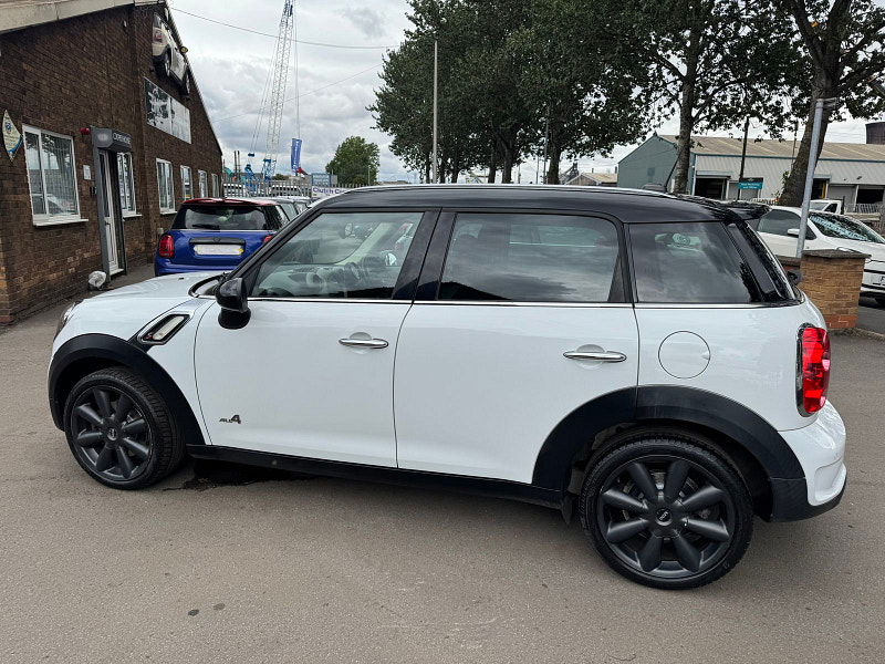 MINI Countryman 2.0L Cooper SD ALL4 SUV 5dr Diesel Manual Euro 5 (141 bhp) 5dr Manual 2025