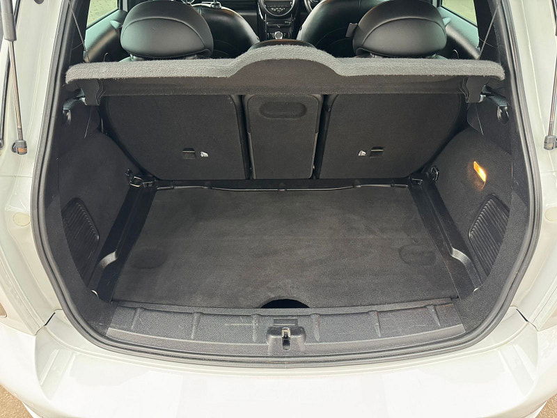 MINI Countryman 2.0L Cooper SD SUV 5dr Diesel Manual Euro 6 (141 bhp) 5dr Manual 2025