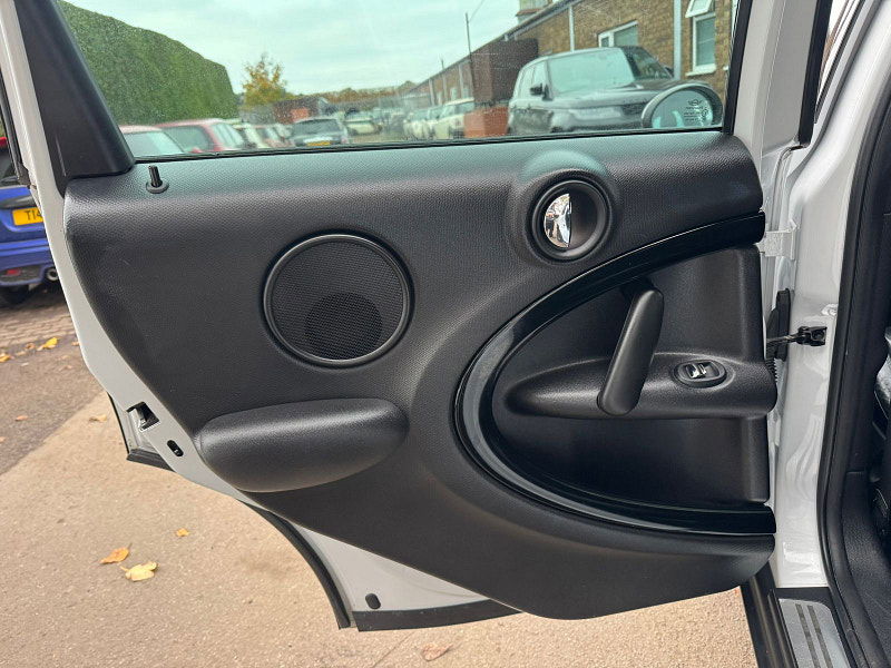 MINI Countryman 2.0L Cooper SD SUV 5dr Diesel Manual Euro 6 (141 bhp) 5dr Manual 2025