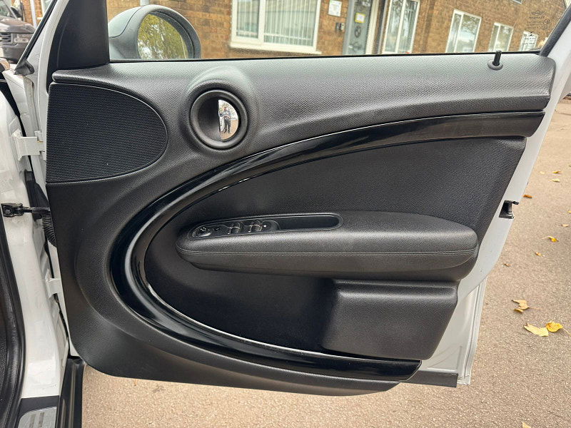 MINI Countryman 2.0L Cooper SD SUV 5dr Diesel Manual Euro 6 (141 bhp) 5dr Manual 2025