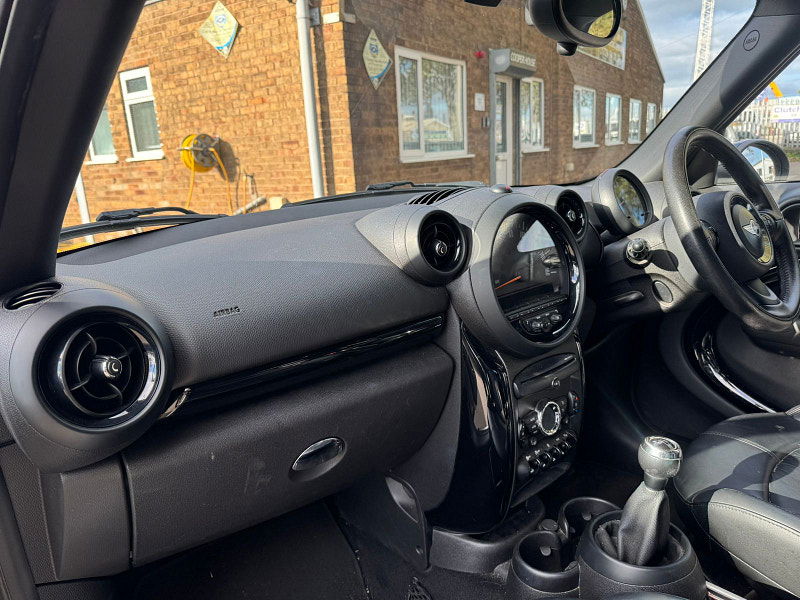 MINI Countryman 2.0L Cooper SD SUV 5dr Diesel Manual Euro 6 (141 bhp) 5dr Manual 2025