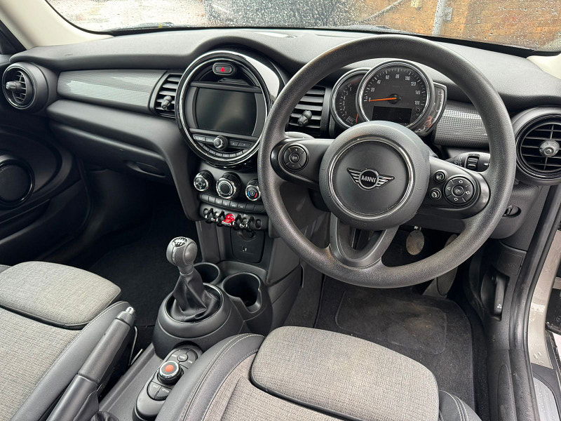 MINI Hatch 1.5L Cooper Classic Hatchback 3dr Petrol Manual Euro 6 (134 bhp) 3dr Manual 2025