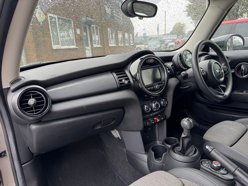 MINI Hatch 1.5L Cooper Classic Hatchback 3dr Petrol Manual Euro 6 (134 bhp) 3dr Manual 2025