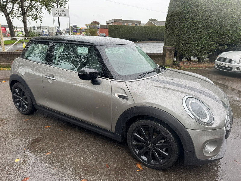MINI Hatch 1.5L Cooper Classic Hatchback 3dr Petrol Manual Euro 6 (134 bhp) 3dr Manual 2025