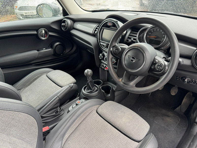 MINI Hatch 1.5L Cooper Classic Hatchback 3dr Petrol Manual Euro 6 (134 bhp) 3dr Manual 2025