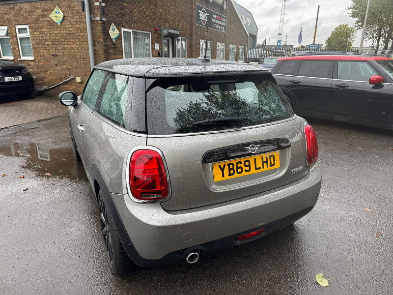 MINI Hatch 1.5L Cooper Classic Hatchback 3dr Petrol Manual Euro 6 (134 bhp) 3dr Manual 2025