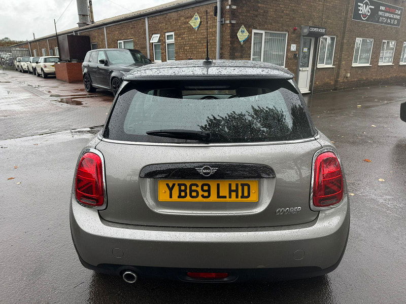MINI Hatch 1.5L Cooper Classic Hatchback 3dr Petrol Manual Euro 6 (134 bhp) 3dr Manual 2025