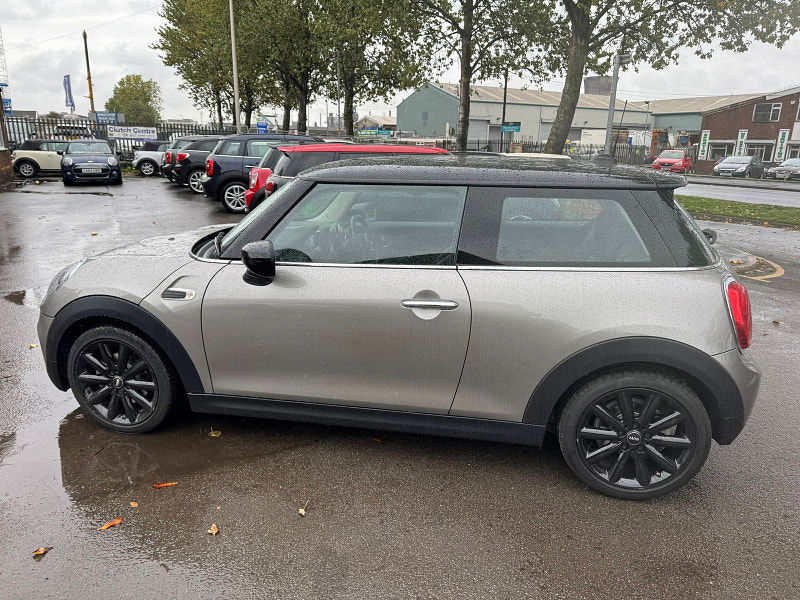 MINI Hatch 1.5L Cooper Classic Hatchback 3dr Petrol Manual Euro 6 (134 bhp) 3dr Manual 2025