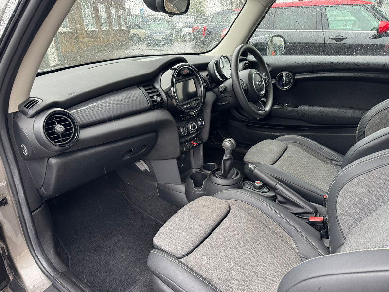 MINI Hatch 1.5L Cooper Classic Hatchback 3dr Petrol Manual Euro 6 (134 bhp) 3dr Manual 2025