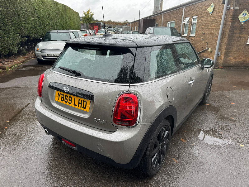 MINI Hatch 1.5L Cooper Classic Hatchback 3dr Petrol Manual Euro 6 (134 bhp) 3dr Manual 2025