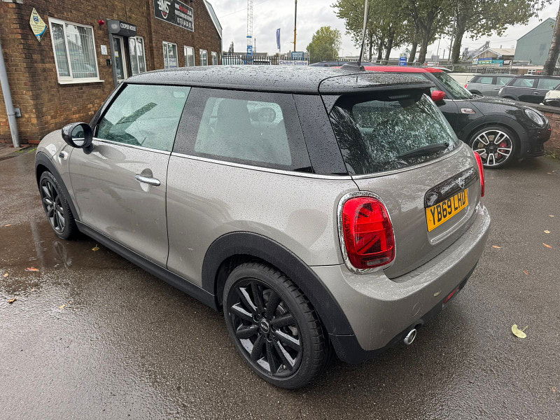 MINI Hatch 1.5L Cooper Classic Hatchback 3dr Petrol Manual Euro 6 (134 bhp) 3dr Manual 2025