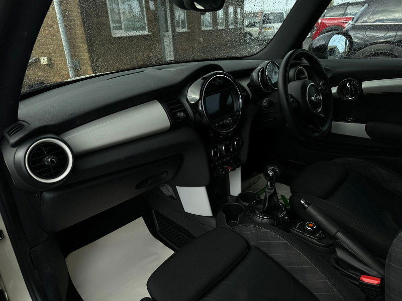 MINI Hatch 1.5L COOPER D Hatchback 3dr Diesel Manual Euro 5 (114 bhp) 3dr Manual 2025