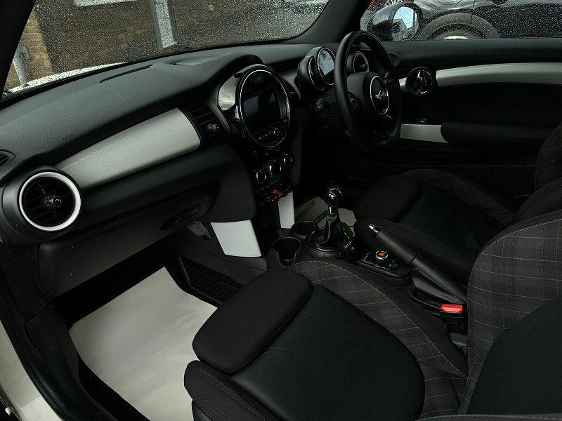MINI Hatch 1.5L COOPER D Hatchback 3dr Diesel Manual Euro 5 (114 bhp) 3dr Manual 2025