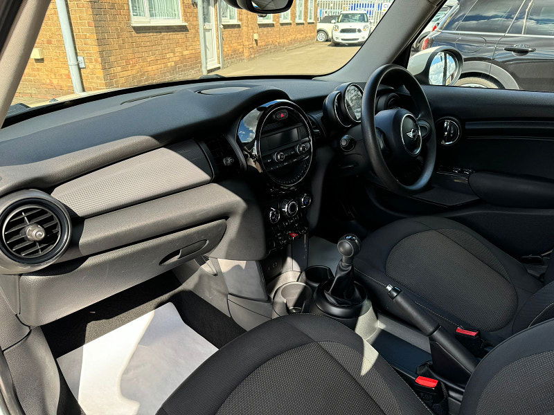 MINI Hatch 1.5L COOPER D Hatchback 5dr Diesel Manual Euro 6 (114 bhp) 5dr Manual 2025