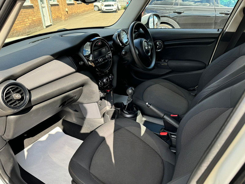 MINI Hatch 1.5L COOPER D Hatchback 5dr Diesel Manual Euro 6 (114 bhp) 5dr Manual 2025