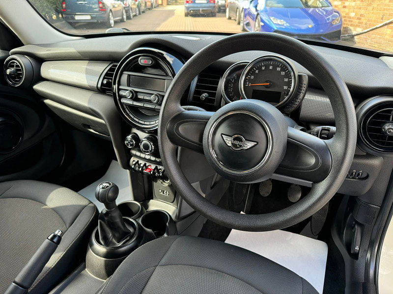 MINI Hatch 1.5L COOPER D Hatchback 5dr Diesel Manual Euro 6 (114 bhp) 5dr Manual 2025