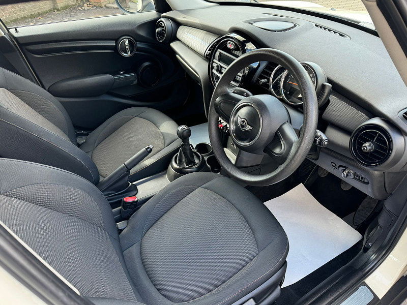 MINI Hatch 1.5L COOPER D Hatchback 5dr Diesel Manual Euro 6 (114 bhp) 5dr Manual 2025