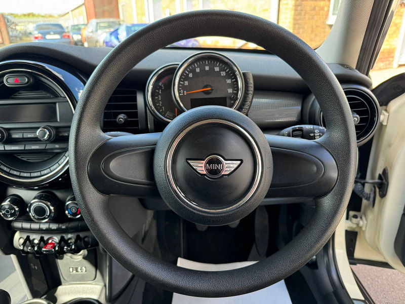 MINI Hatch 1.5L COOPER D Hatchback 5dr Diesel Manual Euro 6 (114 bhp) 5dr Manual 2025